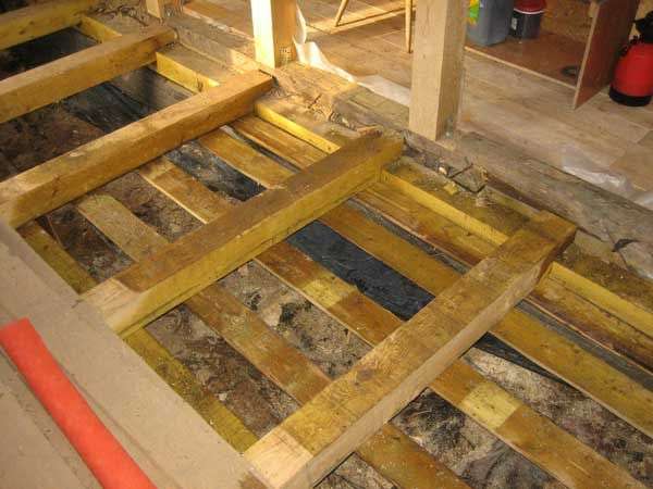 Утеплення підлоги в деревяному будинку