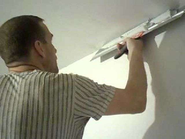 Як шпаклювати стелю під фарбування
