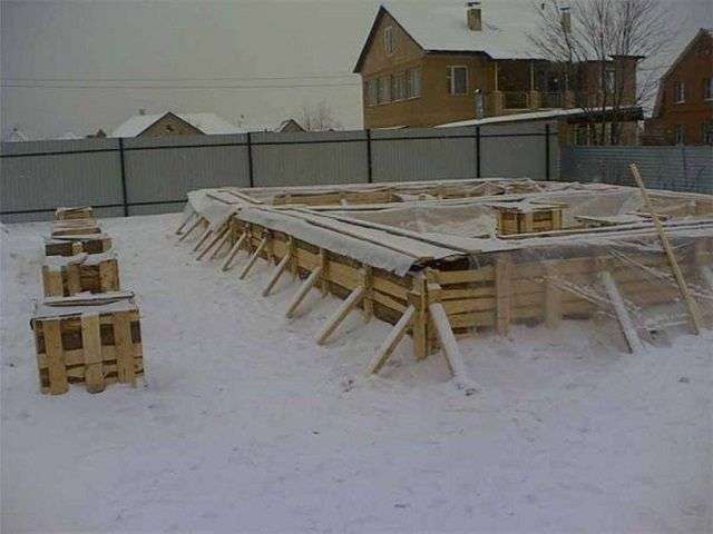 Як заливати фундамент взимку