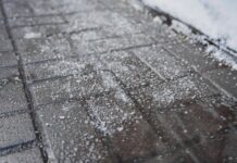 Приховані витрати дорожньої солі: коли надмірне використання завдає більше шкоди, ніж користі